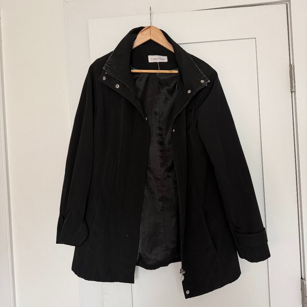 Calvin Klein Women’s Black Funnel Neck Raincoat – Size L